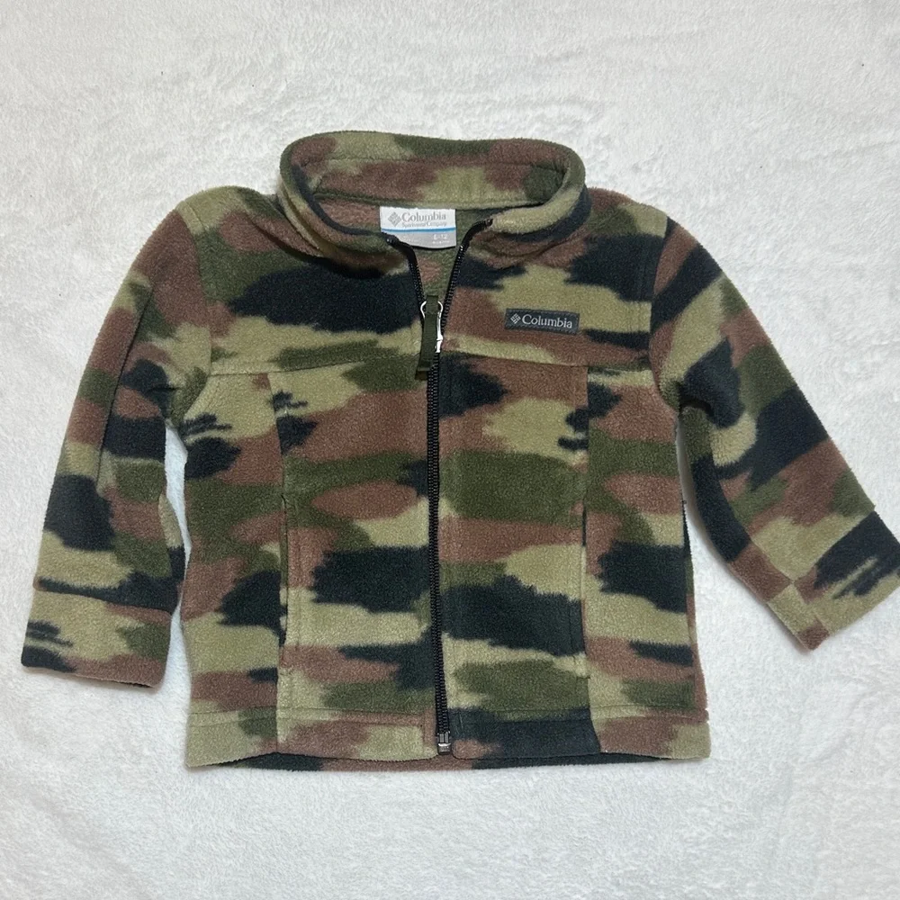 Like new baby boys Columbia Camouflage Fleece Jacket 6/12 months